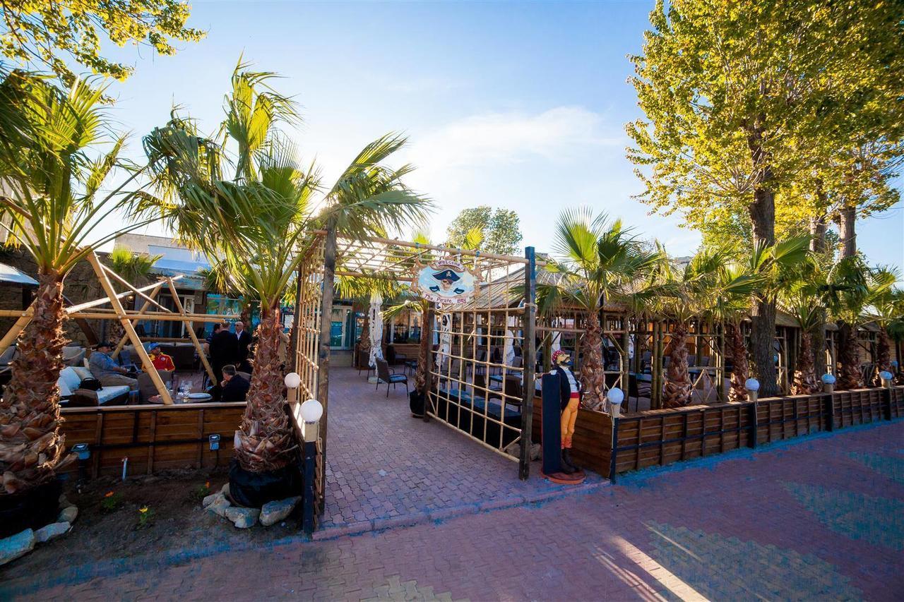 Pirates Resort Mamaia Exterior foto